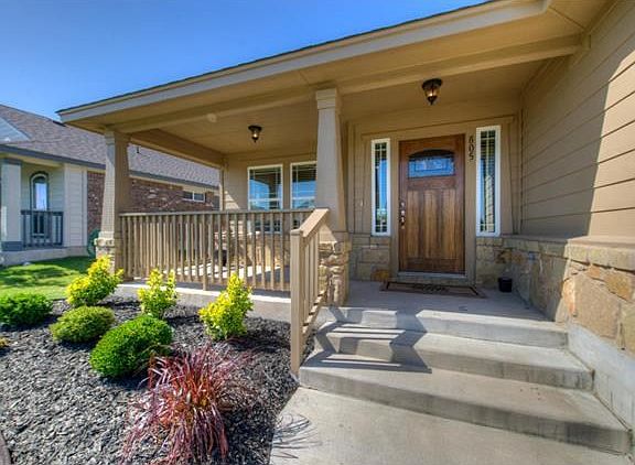 4th image of 805 Walnut Canyon Blvd