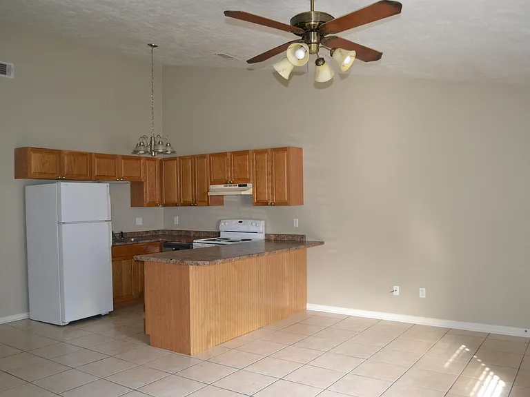 2041 Continental Ave — Photo 8