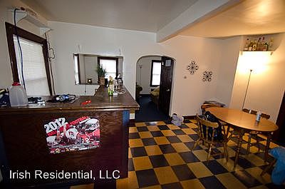 3rd image of 815 E Washington St
