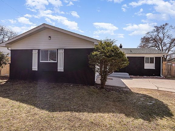 3rd image of 3828 York Dr