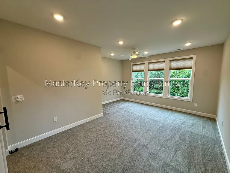 583 Rowanwood Way — Photo 12