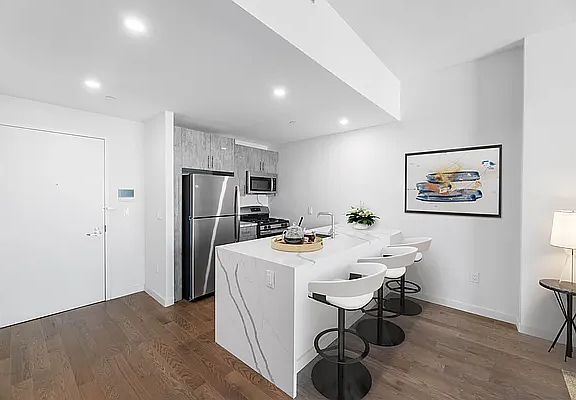 2nd image of 91-09 Roosevelt Ave #509