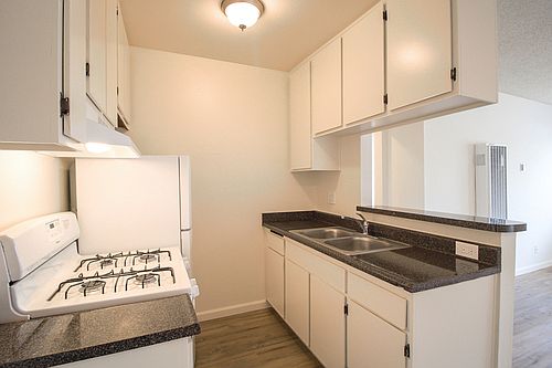 5th image of 339 Vernon Ave APT 6