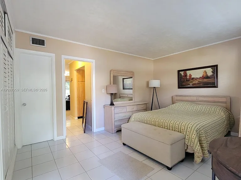 815 Middle River Dr #203 — Photo 10