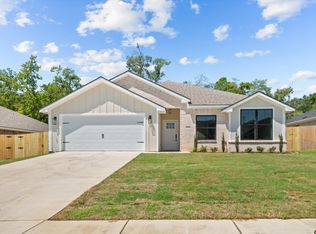 16310 Crossing Cir, Lindale, TX 75771