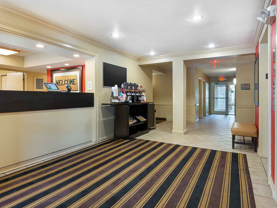 Lobby and Guest Check-in