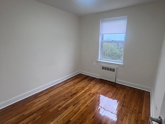5th image of 29 Murdock Ct APT 6F