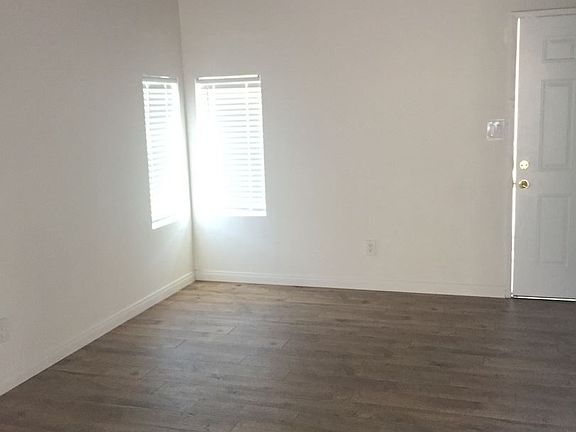 2nd image of 2645 Magnolia Ave