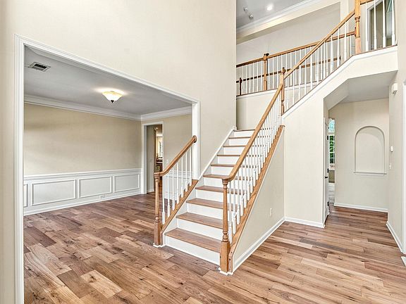3rd image of 252 Raven Falls Ln
