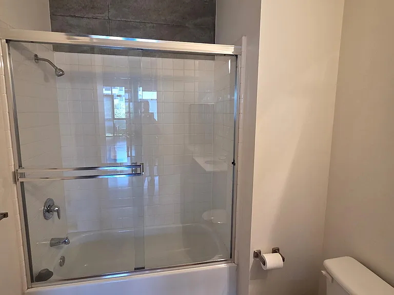527 10th Ave #409 — Photo 7