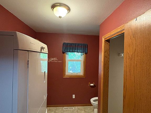 5th image of 501 Joyce St