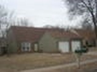 316 Northwood Ln, Lawrence, KS 66044