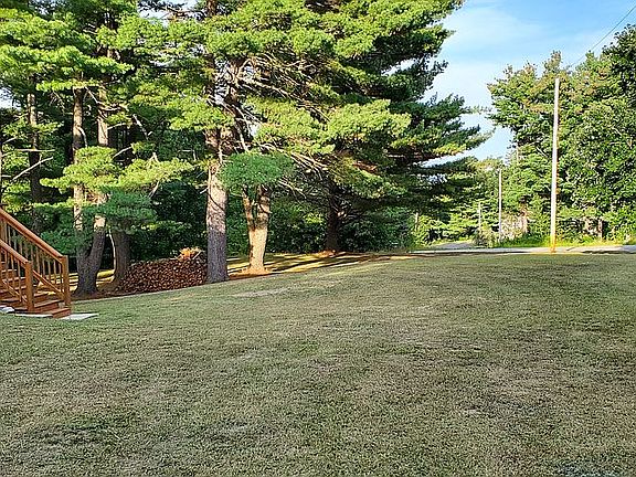 side yard on cul-de-sac