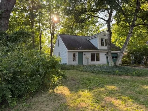 24 Cressey Street, Henniker, NH 03242