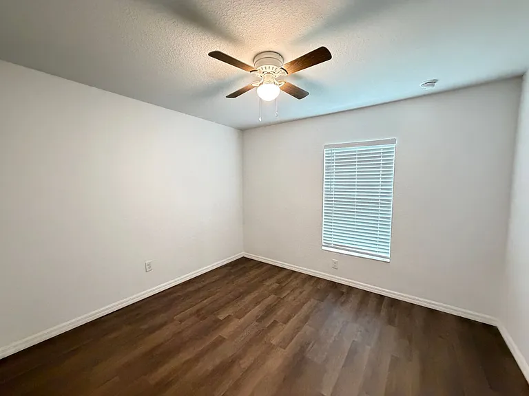 85 Maple Dr — Photo 10