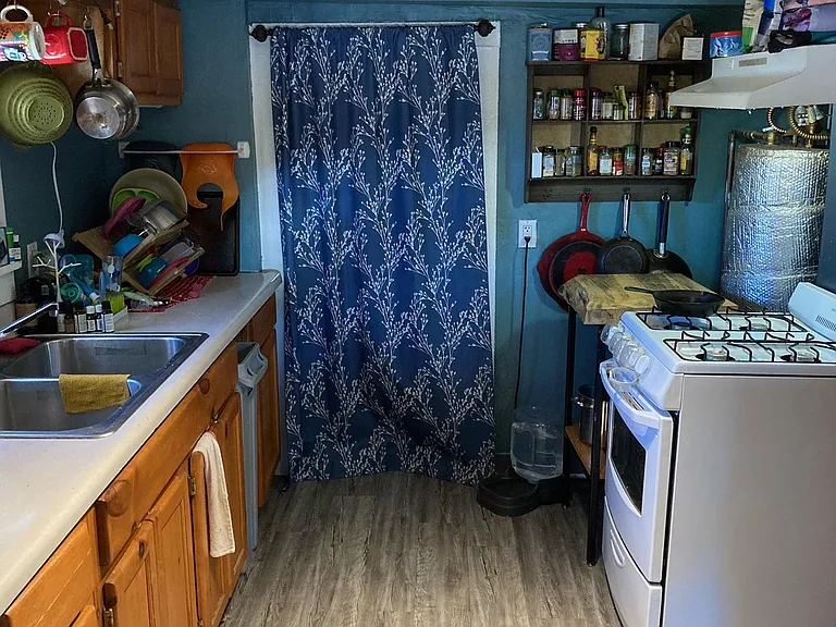 914 W Clay Ave — Photo 2