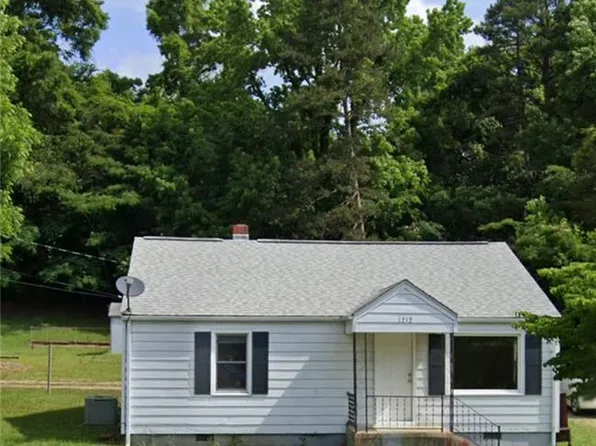 1212 W Vandalia Rd, Greensboro, NC 27406