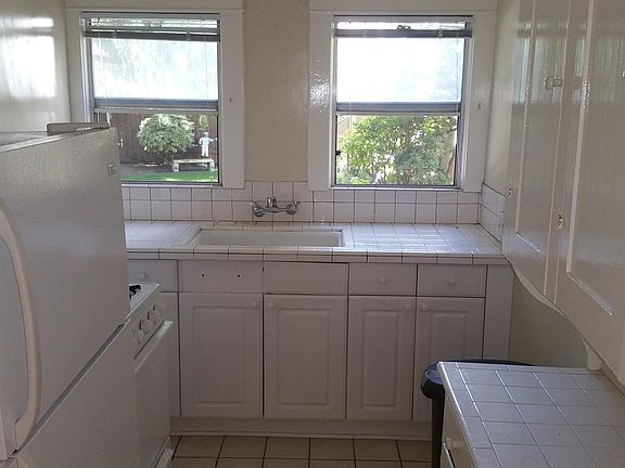 4th image of 2752 E 1st St APT 3