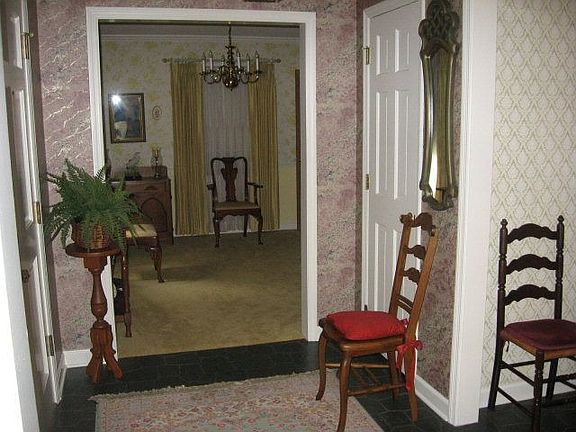 2nd image of 210 Mowbray Arch