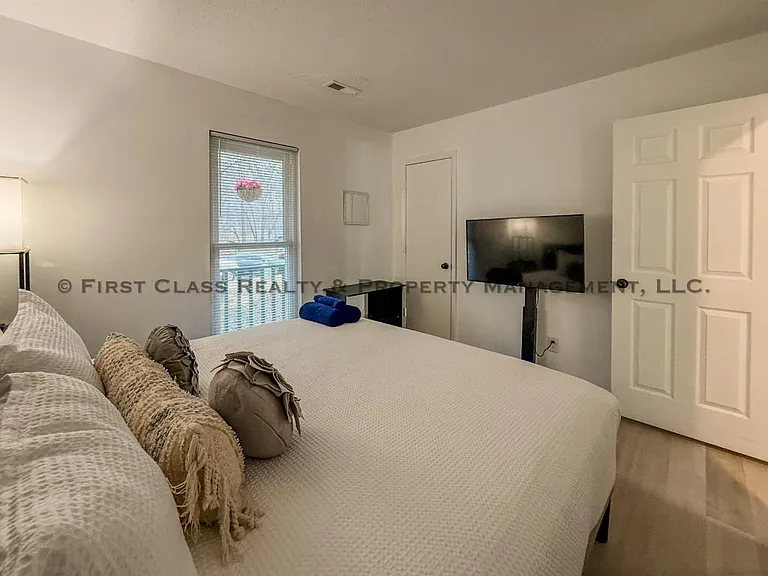 5819 Woodrock Ct — Photo 14