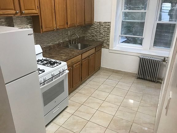 5th image of 39-09 Crescent St #1
