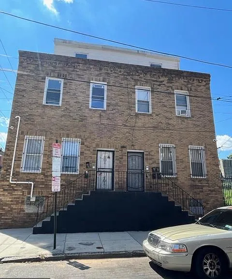 1414 W Tioga St #2F — Photo 1
