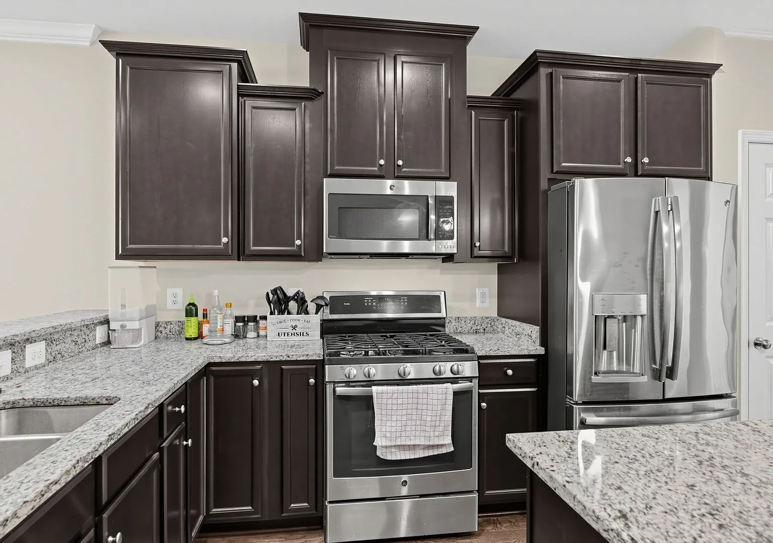 Charming 3BR House in Stafford — Photo 3