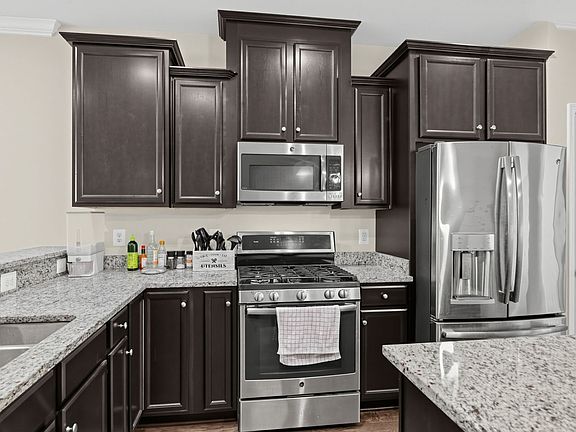 2nd image of 107 Lucas Ln