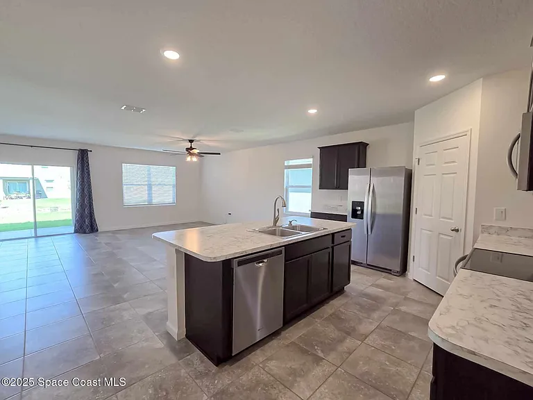 287 Guinevere Dr SW — Photo 4