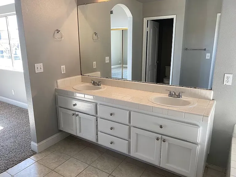 259 W Fallbrook Ave — Photo 7