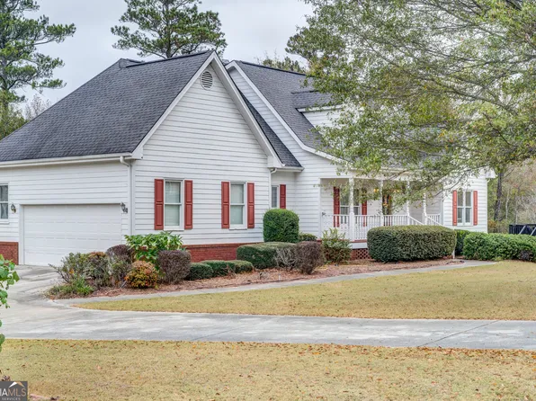 2069 Village Centre Dr, Loganville, GA 30052