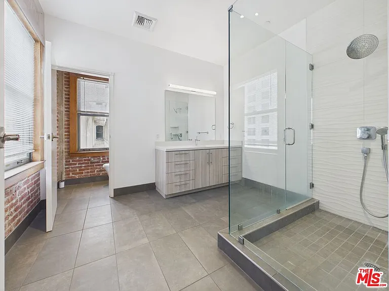 808 S Broadway #7 — Photo 16