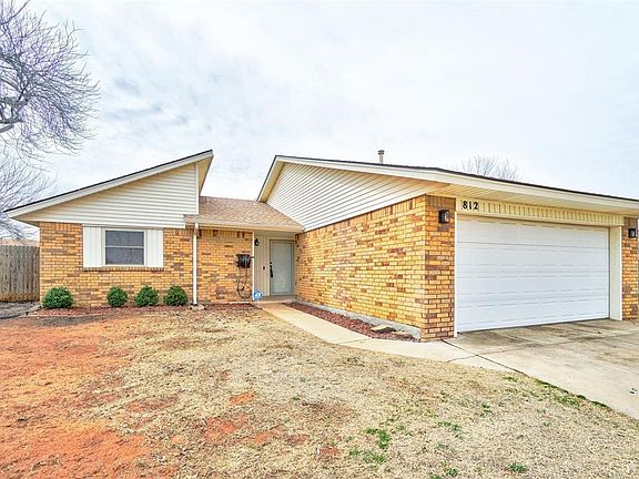 2nd image of 812 N Tiffany Court Way