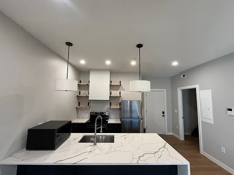 581 American Legion Hwy #101 — Photo 4