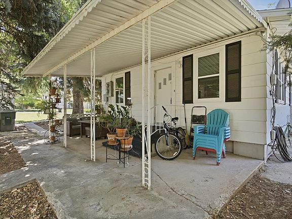3rd image of 906 Grandview Dr