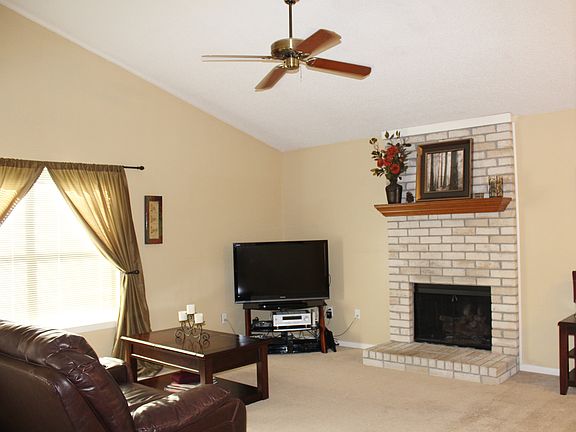 2nd image of 303 Forest Creek Dr