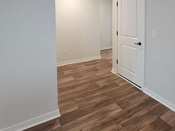 4th image of 332 Pleasant Valley Dr