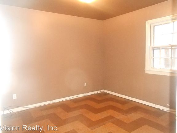 4th image of 120 Hadley Dr APT A