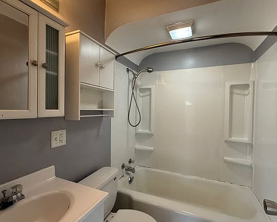 5th image of 2820 Seely Ave SE