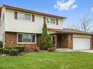 806 Hiawatha Ct, Elgin, IL 60120