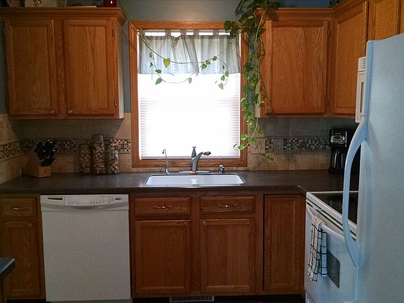 5th image of 1721 Simmons Ave NE