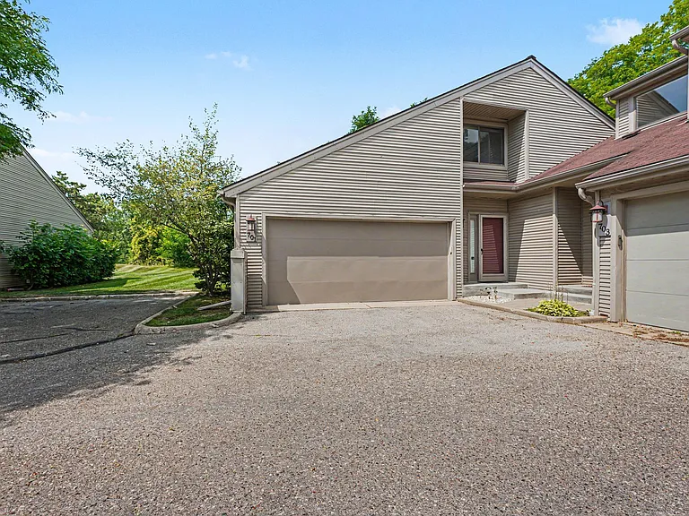 701 Charing Ct — Photo 2