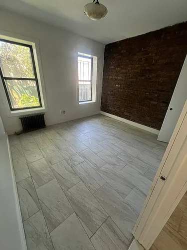 340 E 51st St #1R Photo 1