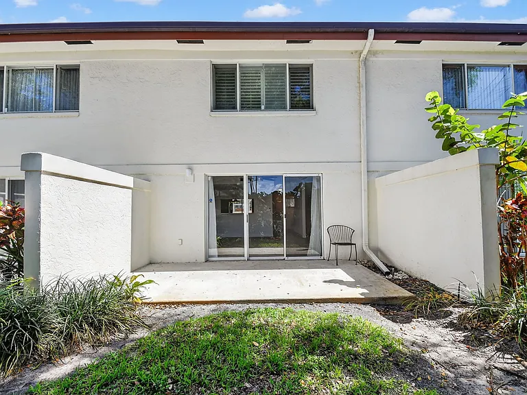 101 Half Moon Cir #B — Photo 35