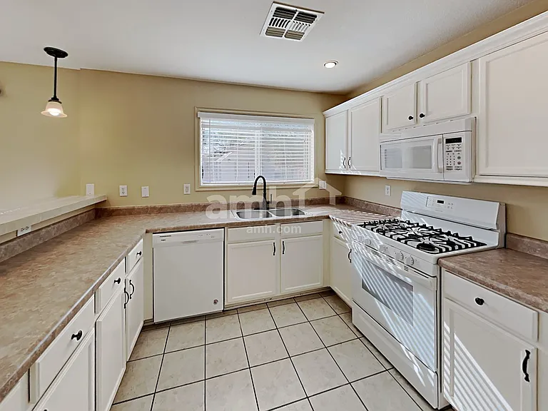 360 E Atlas Cedar Pl — Photo 3