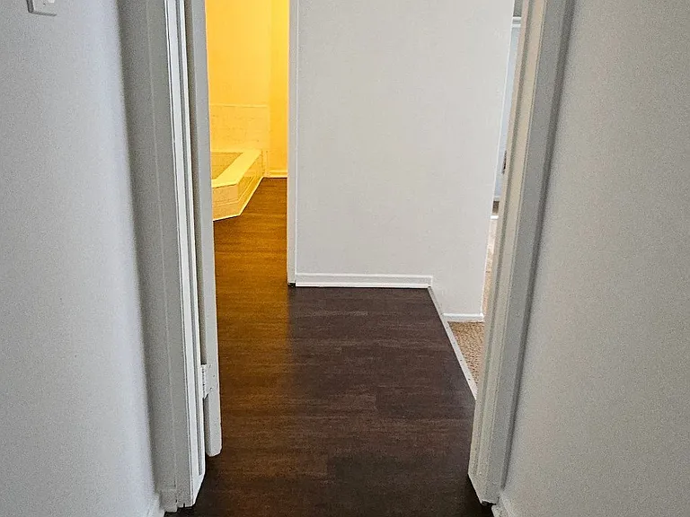 200 W. Arbor Vitae St. — Photo 4