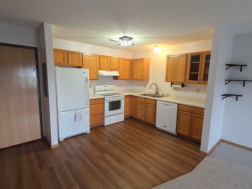 1st image of 820 1st St NE APT 109
