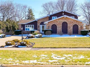 6696 Beverly May Dr, Independence, OH 44131