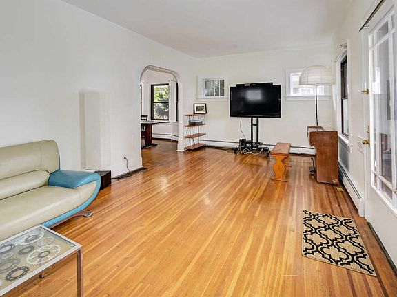 5th image of 850 Fetter Ave