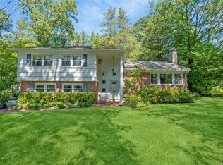 251 Steamboat Rd, Great Neck, NY 11024